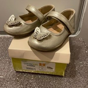 Oshkosh aimee gold ballet shoes s 5